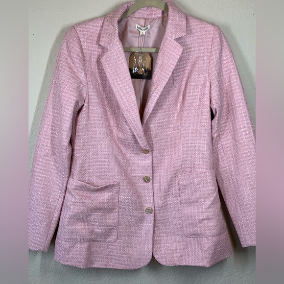 Main Strip Suit Jacket & matching Shorts set from Walker Rose Boutique —Medium - Picture 4 of 10
